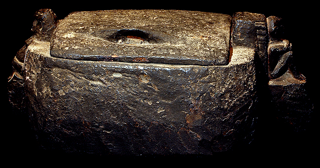 RITUAL PUNAMHAN WOODEN SACRIFICAL BOX