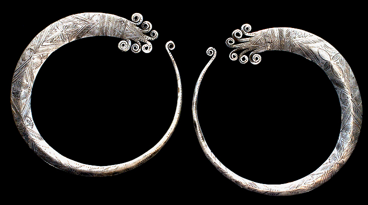 DAVID HOWARD TRIBAL ART HMONG SILVER EARRINGS