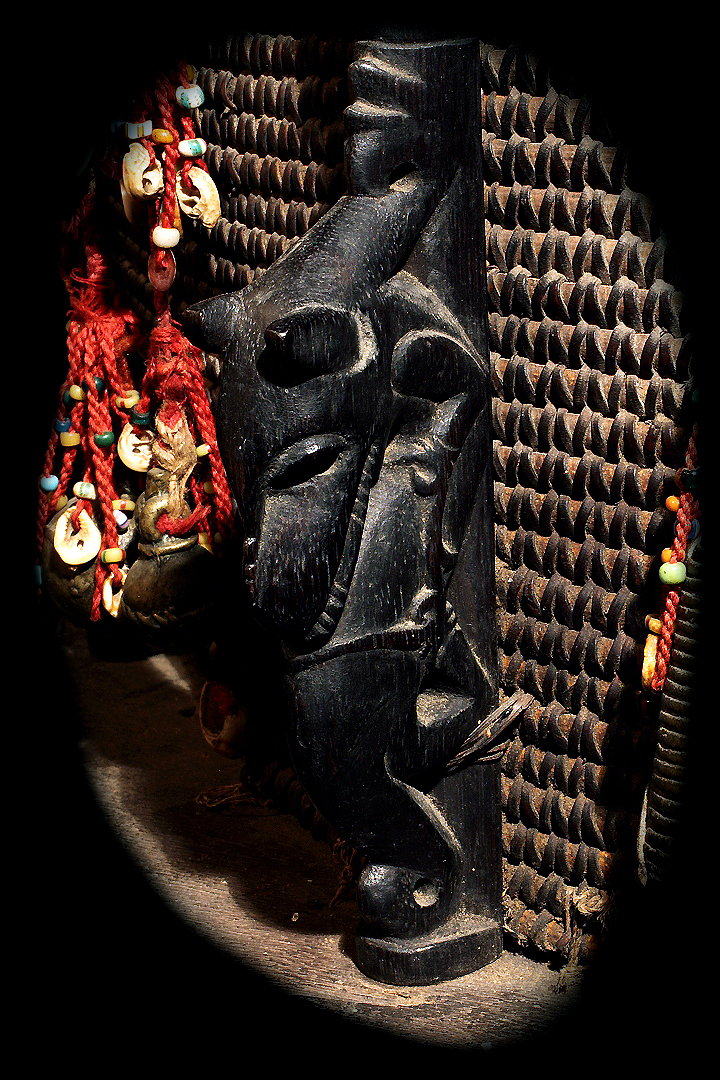 DAYAK ASO CARVING DAVID HOWARD TRIBAL ART